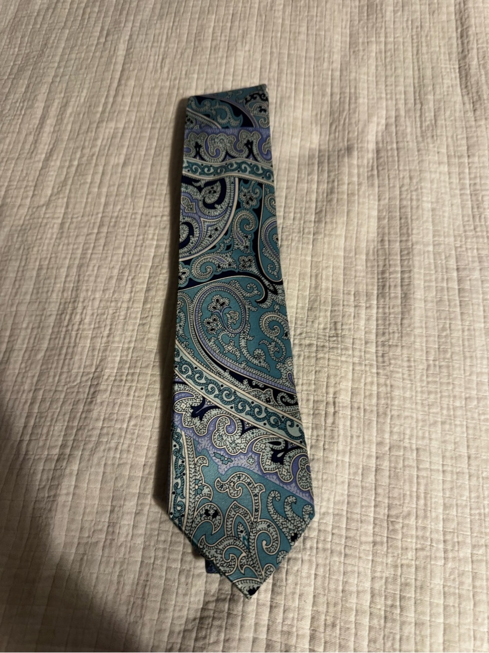 GEOFFREY BEENE 100% Silk Tie Men's Blue/Silver/White Paisley Necktie